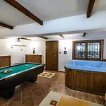 Anna Luxury